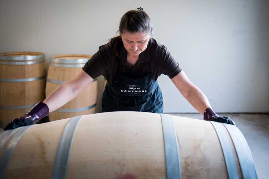 Lavage des barriques du Château de Camensac