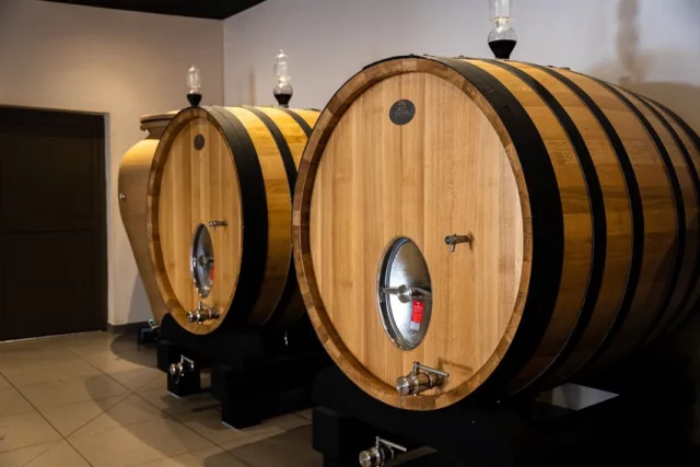 Dans le silence du chai, Château de Saint Pey se construit patiemment… L’élégance prend son temps  #saintemiliongrandcru #saintemilion #wine #vin #savoirfaire