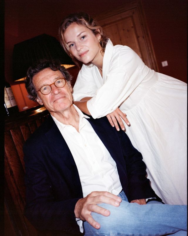 BELLE ANNÉE 2023 Margaux et Jean-Michel Chatelier vous souhaite une très belle année  ⎯  HAPPY NEW YEAR 2023 Margaux and Jean-Michel Chatelier wish you a very happy new year  #happynewyear #familyvineyard #familytime #bordeauxwine #vigneronindependant #winelovers #winemaker