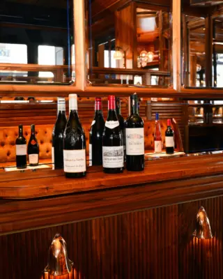 Domaines Richard ✕ La Rotonde de la Muette 🍷Du Rhône au Beaujolais, en passant par Bordeaux.Les vins des Domaines Richard à la table d'une belle adresse parisienne. 🤍-Domaines Richard ✕ La Rotonde de la Muette 🍷From the Rhône Valley to Beaujolais, via Bordeaux.Domaines Richard wines at the table of a beautiful Parisian address. 🤍Crédit photo : Thierry Beyne.#domainesrichard #famillerichard #rotondedelamuette #paris