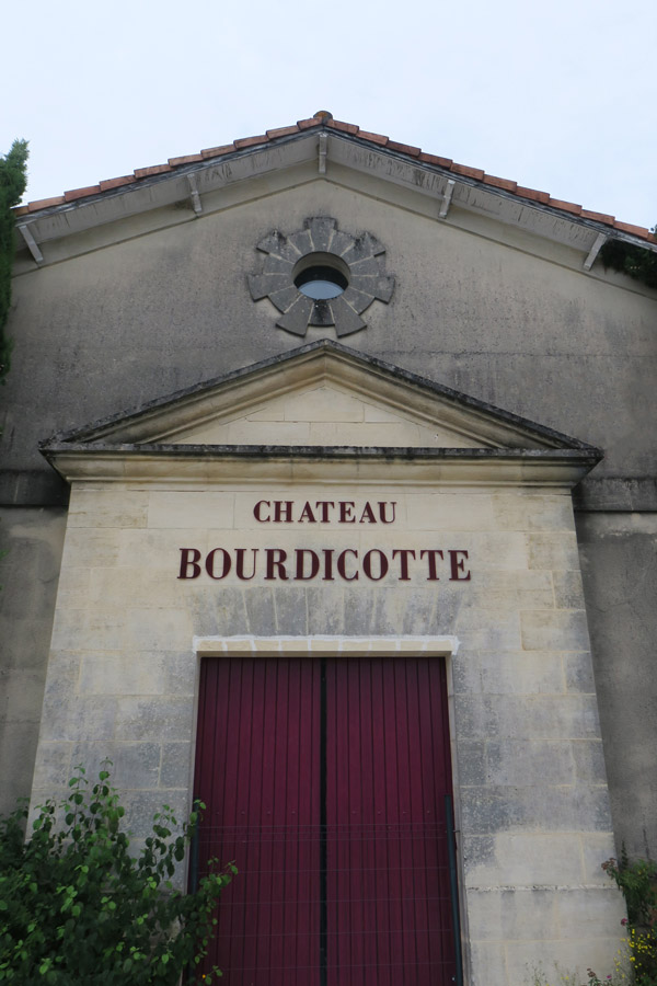 Chateau Bourdicotte en facade, Bordeaux Vineam