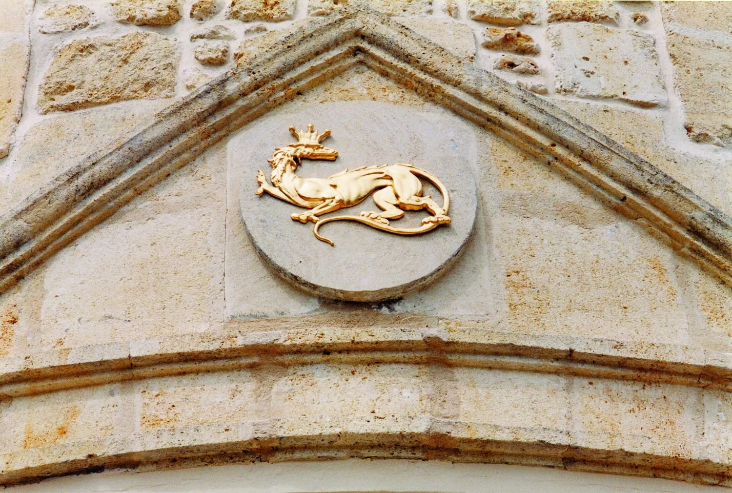 Symbole Salamandre devanture Château Fontesteau