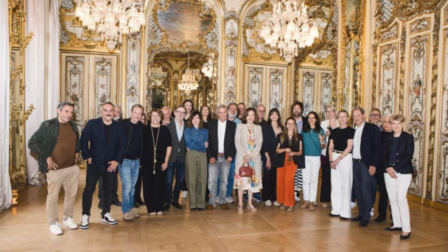 🎬 Un joli casting autour d'Anthoinette et des @vendangesdu7emeart.

À quelques semaines de la 11ème édition du festival, le Château Castera a eu le plaisir de réunir à Paris celles et ceux qui font vivre cette belle aventure depuis plus de 10 ans.

L'occasion de présenter à la fois le nouveau millésime 2025 d'Anthoinette, cuvée signée Médoc Blanc, née d'un retour aux racines du domaine ainsi que les grands RDV du festival qui aura lieu du à Pauillac du 7 au 12 juillet 2026.

Parce que le vin comme le cinéma sont avant tout des histoires de transmission.

✨ Quelques souvenirs de cette belle soirée.

#ChateauCastera #Anthoinette #VendangesDu7emeArt #MedocBlanc #Médoc #Paris

📍 @ducassebaccarat 
📸 @hrvprod 

@ozco_parisbordeaux @laurasor1_33 @mariemlpy