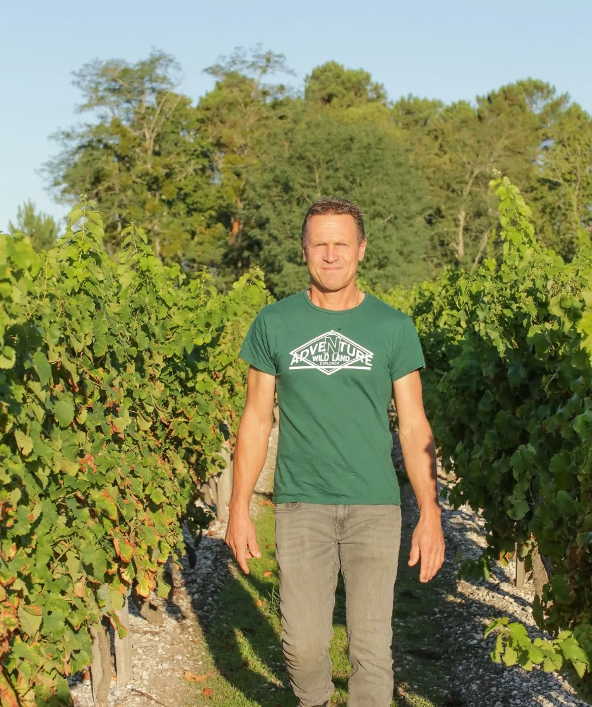 Thierry Carreyre dans son vignoble