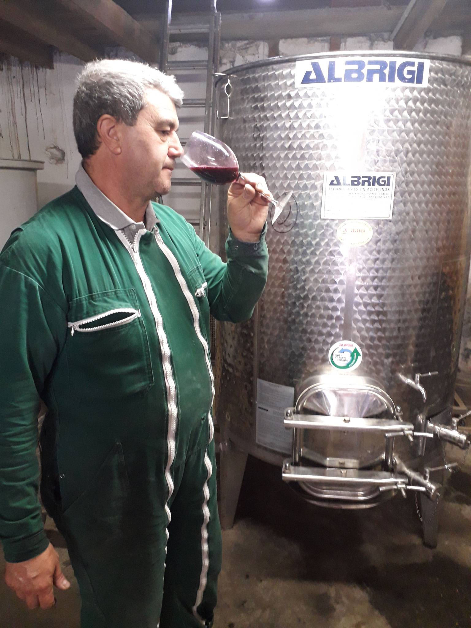 vendanges 2019, un joli millésime 2019 à venir ,  une couleur déjà bien prononcée aprés 2 à 3 jours de cuvaison...