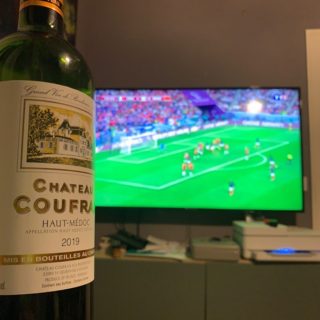Et un coup-franc pour la France 🇫🇷 et un Coufran pour nous ! Allez les bleus !!! #fifaworldcup #francemaroc #equipedefrance #quatar2022 #chateaucoufran #hautmedoc