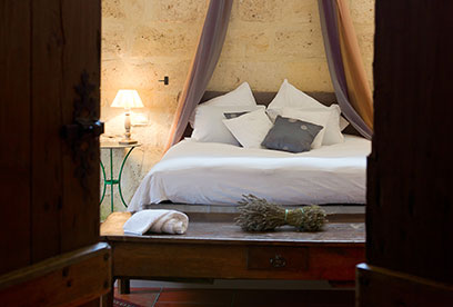 Chambres d'hôtes suite feu à Saint-Émilion - Château Latour Ségur Suites & Spa.