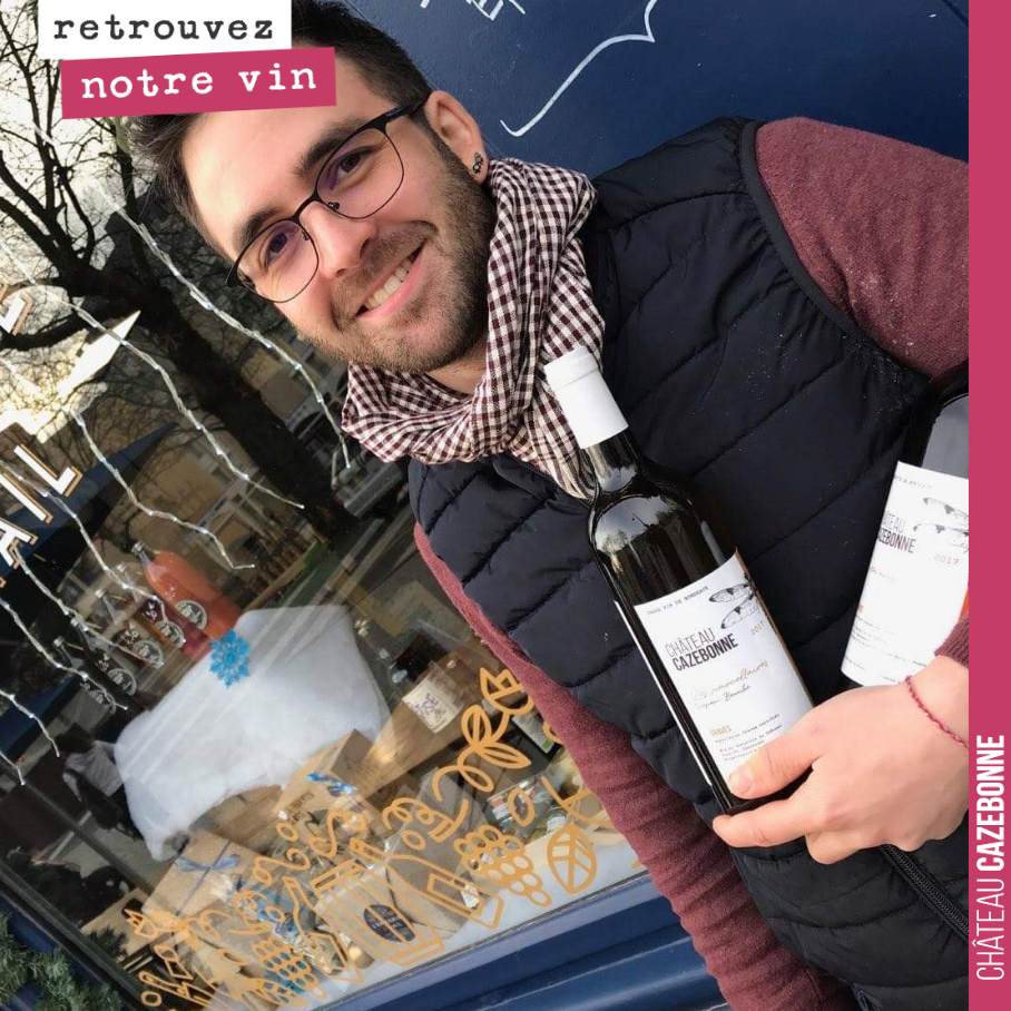 Retrouvez notre vin à Rennes à l’Epicerie du Mail. Marvin vous le présentera avec plaisir.
N’hésitez pas à partager si vous connaissez quelqu’un qui habite Rennes.
Pour les autres, patience, on co...