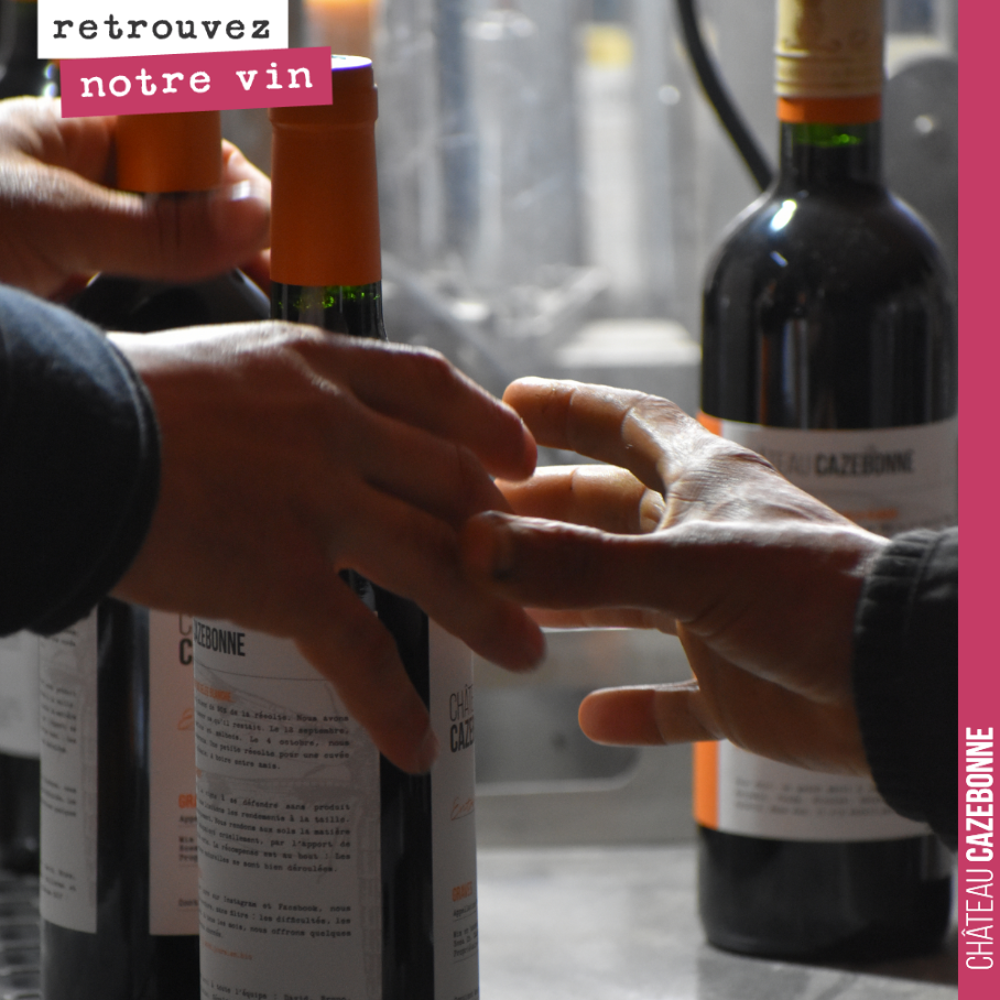 Tout un travail d’équipe pour étiqueter la cuvée Entre amis 2017. Les métiers de la vigne et du vin sont des métiers de main d’oeuvre (que l’on peut difficilement délocaliser au passage).
Saluons l...
