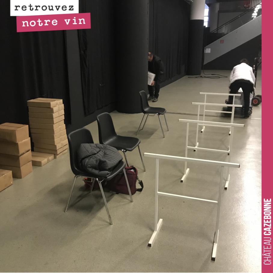 On installe le stand de Château Cazebonne et Clis de Mounissens au Salon des vins bio de Montreuil.
Aujourd’hui de 10h à 19h.
Venez nous voir !