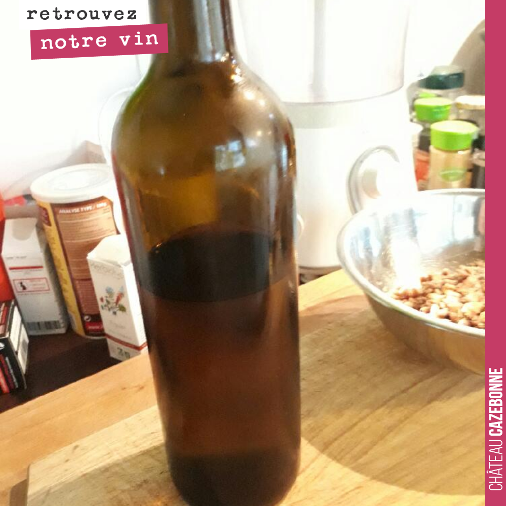 On a redégusté à midi la bouteille de notre parcellaire 2017, ouverte le 20 octobre, lors du salon Les Belles goulées.
Ma foi, il se goûte encore pas mal. De fruit bien mûr au nez (poire, pêche), ...