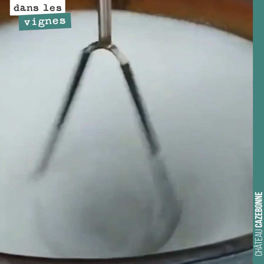 Troisième traitement de l’année aujourd’hui avant les pluies qui sont annoncées pour les prochains jours.
Nous dynamisons pour cela de la prêle et de la valériane.
Nous allons cette fois ci 300g ...