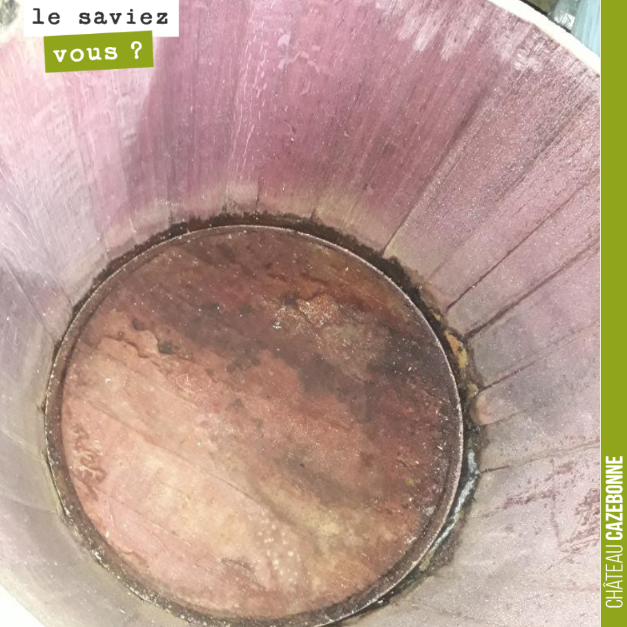 Ce fût de chêne scié en deux, va nous permettre de loger nos préparations de compost Maria Thun.
Cette préparation a été inventée par Maria Thun. Elle sert à aider à la décomposition de la matière...