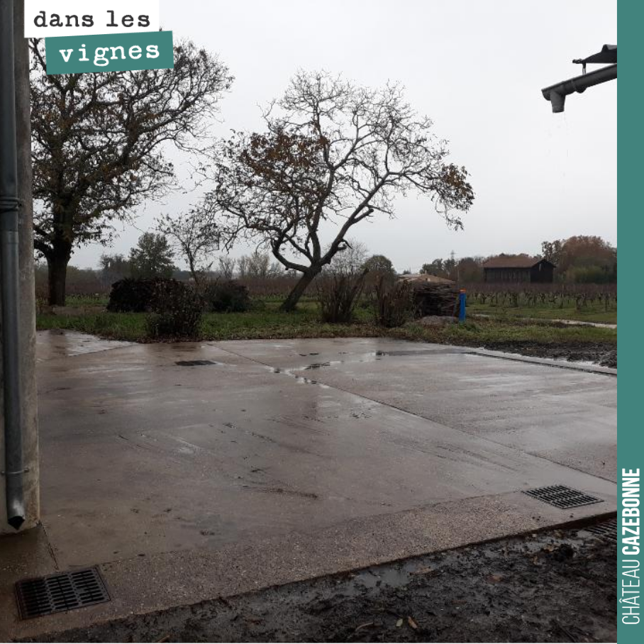 Un temps de pluie. On est proche de 250mm de pluie en un mois.
On va attendre que cela sèche avant d’aller étendre les fumiers. Impossible de rentrer dans les sols dans ces conditions.