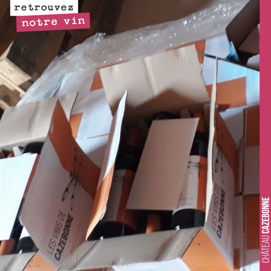 Préparation de cadeau d’affaire. On insère dans chaque carton une enveloppe avec une très jolie histoire qui explique pourquoi ils ont choisi notre cuvée Entre amis.
Parce que notre démarche envir...