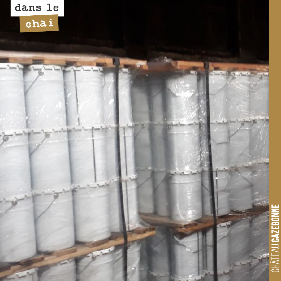 Notre commande bougies est bien arrivée. Il s’agit d’anticiper un épisode de gel en avril et de pouvoir couvrir nos plus belles parcelles.
On espère ne pas avoir à s’en servir cette année !