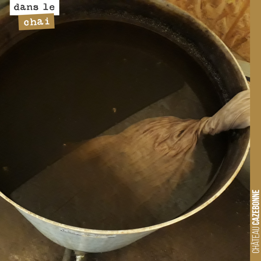On prépare la tisane que l’on dynamisera et qui viendra en complément du prochain traitement.