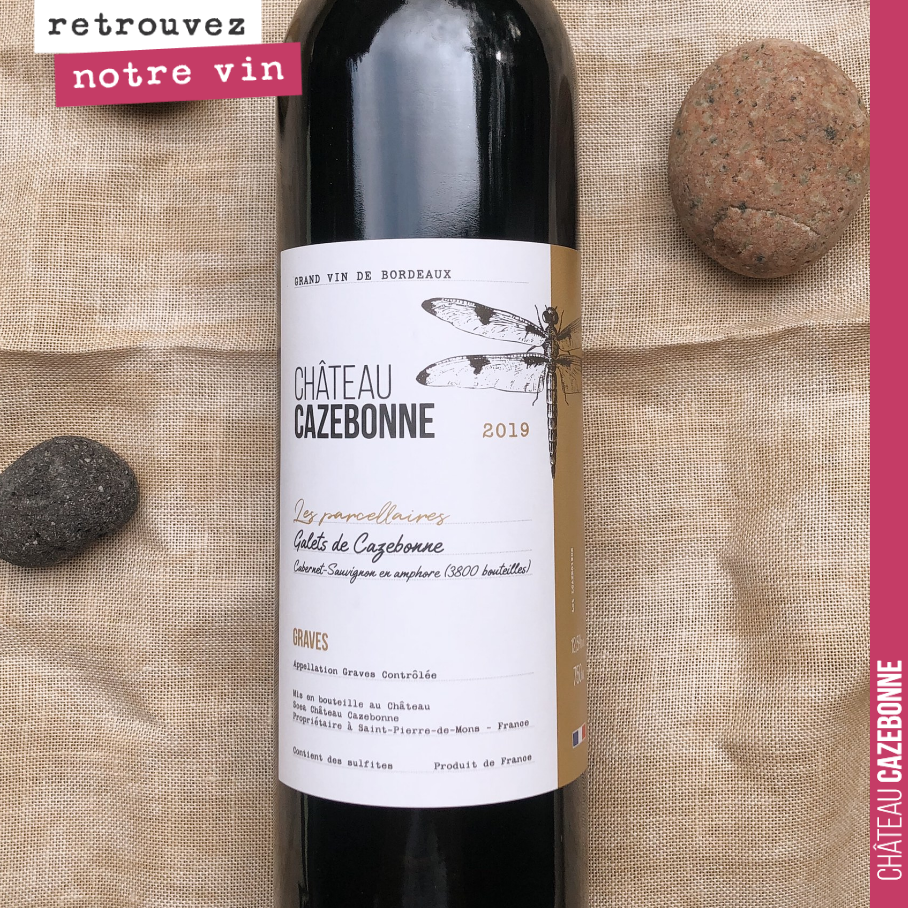 On continue avec la présentation de nos cuvées.
Ici, un vin issu de notre gamme des Parcellaires. Nous avons décidé de vinifier et de proposer des cuvées issues d’un terroir particulier. Pour mont...