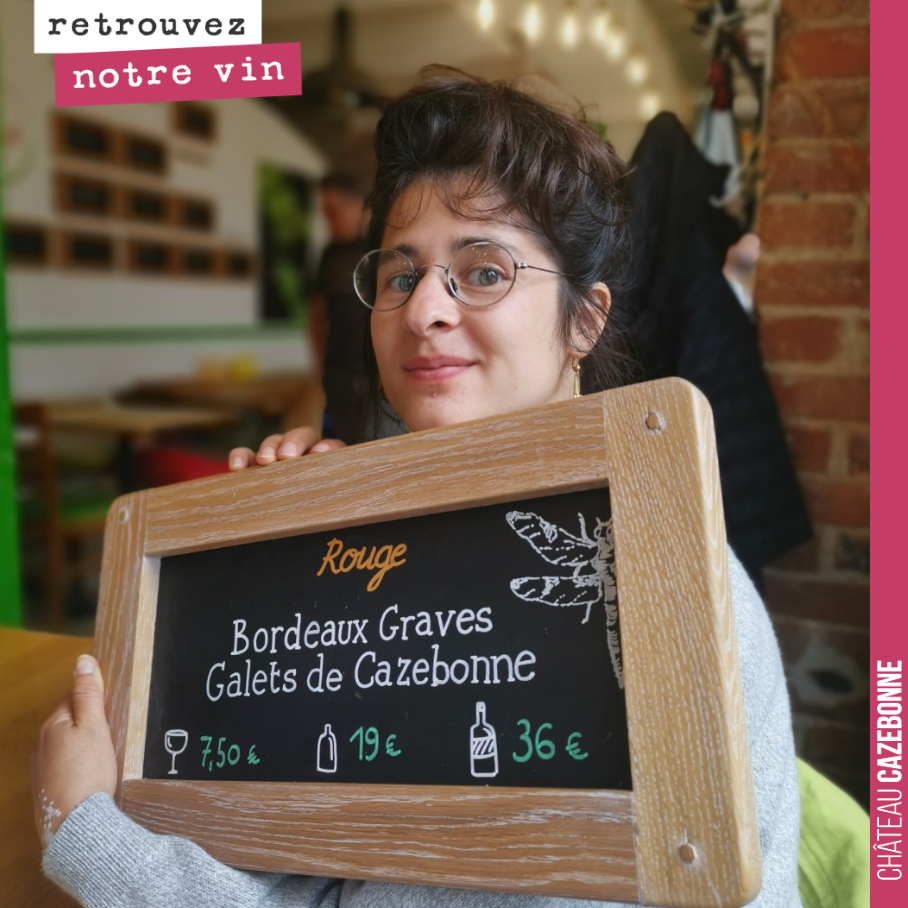 Alice dessine de magnifiques ardoises à 750g la table, Porte de Versailles.
Elle a même reproduit la libellule, emblème de Cazebonne.