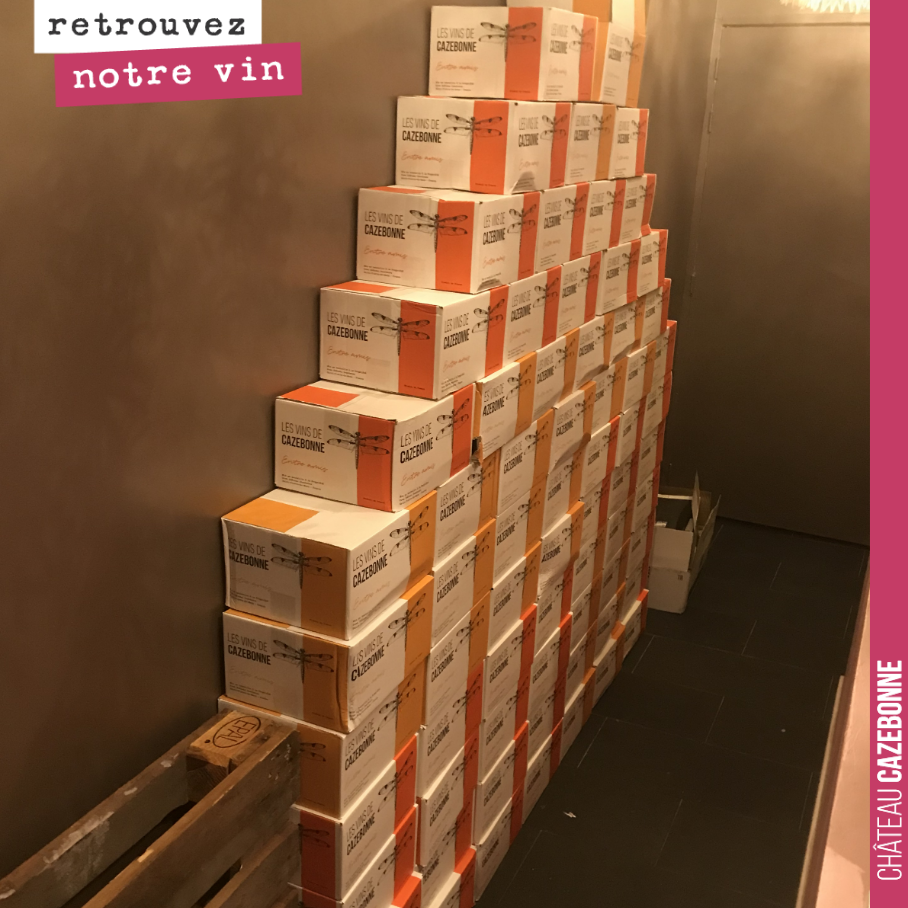 C’est bien de stocker du vin chez soi, pour dépanner les clients à Paris, mais cela commence à prendre de la place.