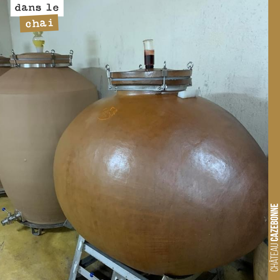 Dernières semaines d’élevage avant les mises de fin août.
Il faut libérer ces amphores pour les fermentations des blancs 2020 et pour les rouges, on va cette année les installer dans notre nouveau...