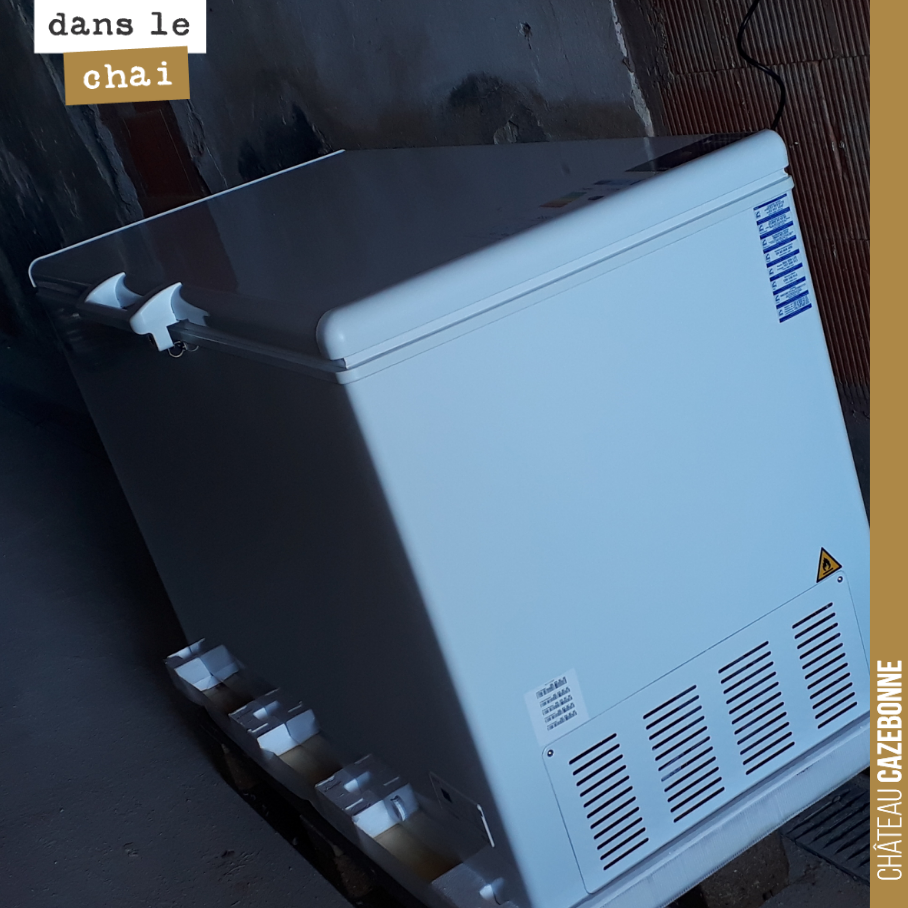 Notre dernière acquisition. Un congélateur de 400 litres pour pouvoir congeler du moût.
Cela va nous servir cette année pour la réalisation de notre premier Petnat.
Pour sa réalisation, il faut co...