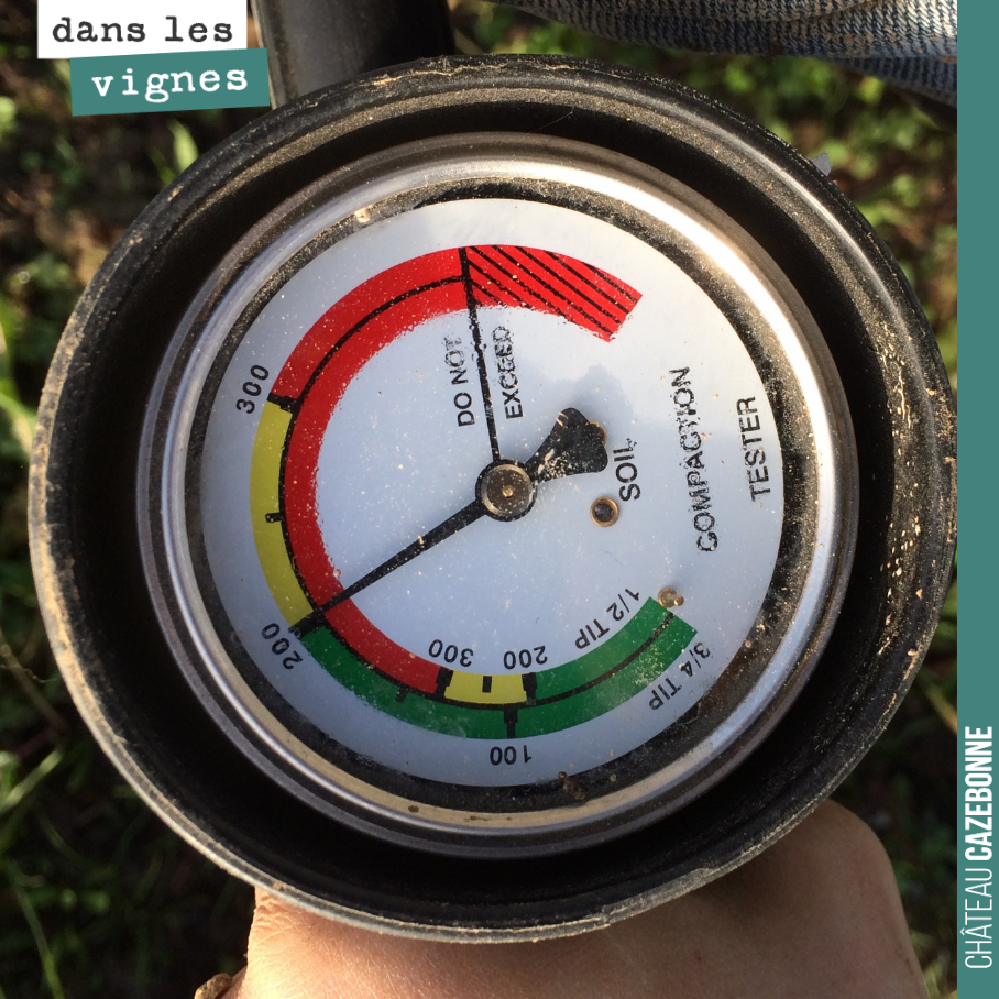 Analyse de nos sols, toujours...
Cet appareil nous permet de sonder et de mesurer le taux de compaction du sol.
