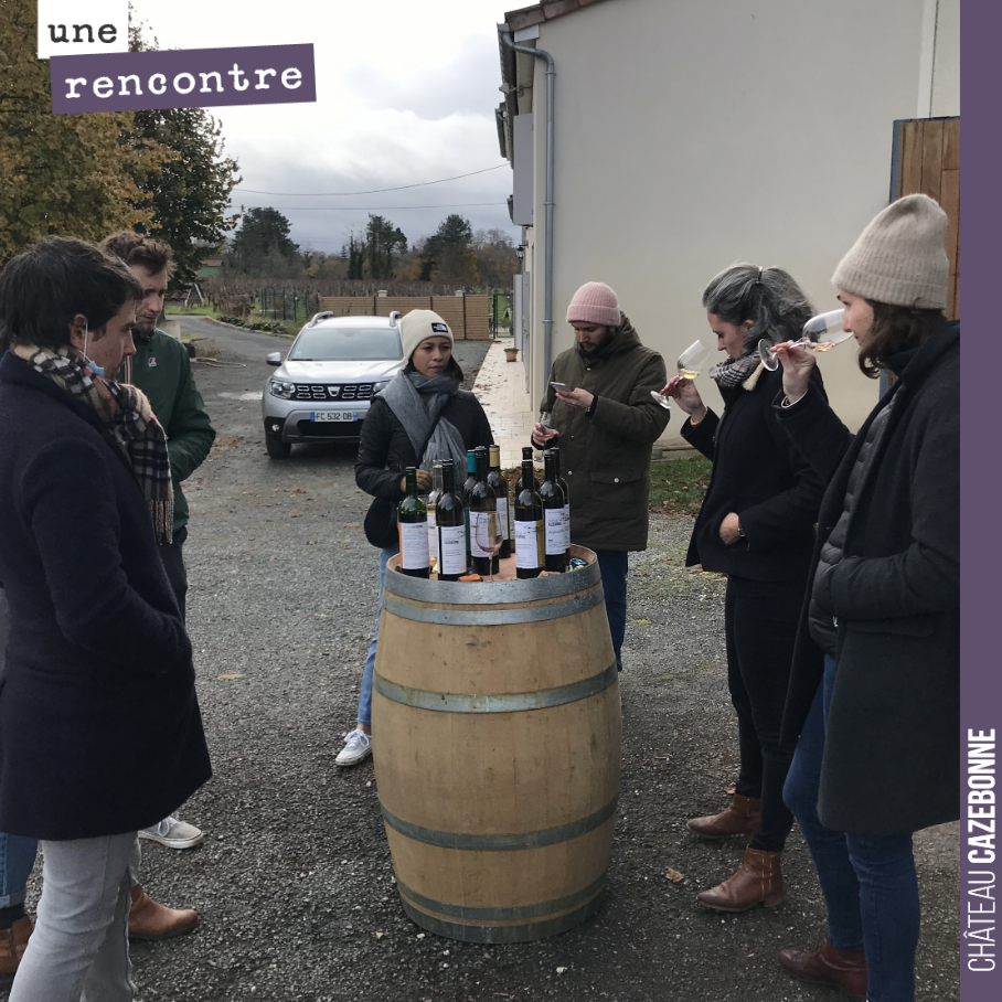 Toujours un plaisir de recevoir un groupe de sommeliers et cavistes. On fait déguster nos 11 cuvées en extérieur, Covid oblige.