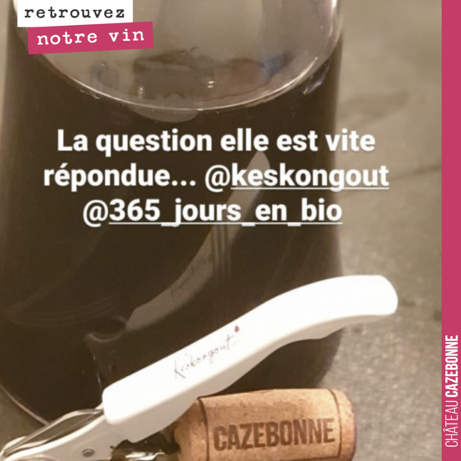 Nos grandes cuvées ne sont ni filtrées ni collées.
Elles gagnent beaucoup à être carafées. Ici la photo de notre Grand Vin en carafe, envoyée par l’un de nos fidèles clients.