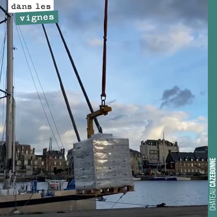 On embarque une palette de notre parcellaire Galets de Cazebonne pour New York avec Grain de Sail Wines. Le voyage par bateau à voile, certainement une des pistes d’avenir pour le transport maritim...