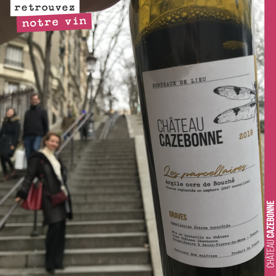 On ne dirait pas, mais aller faire déguster son vin à Paris, c’est du sport ! Ici, l’Argile Ocre à l’assaut des marches de Montmartre !