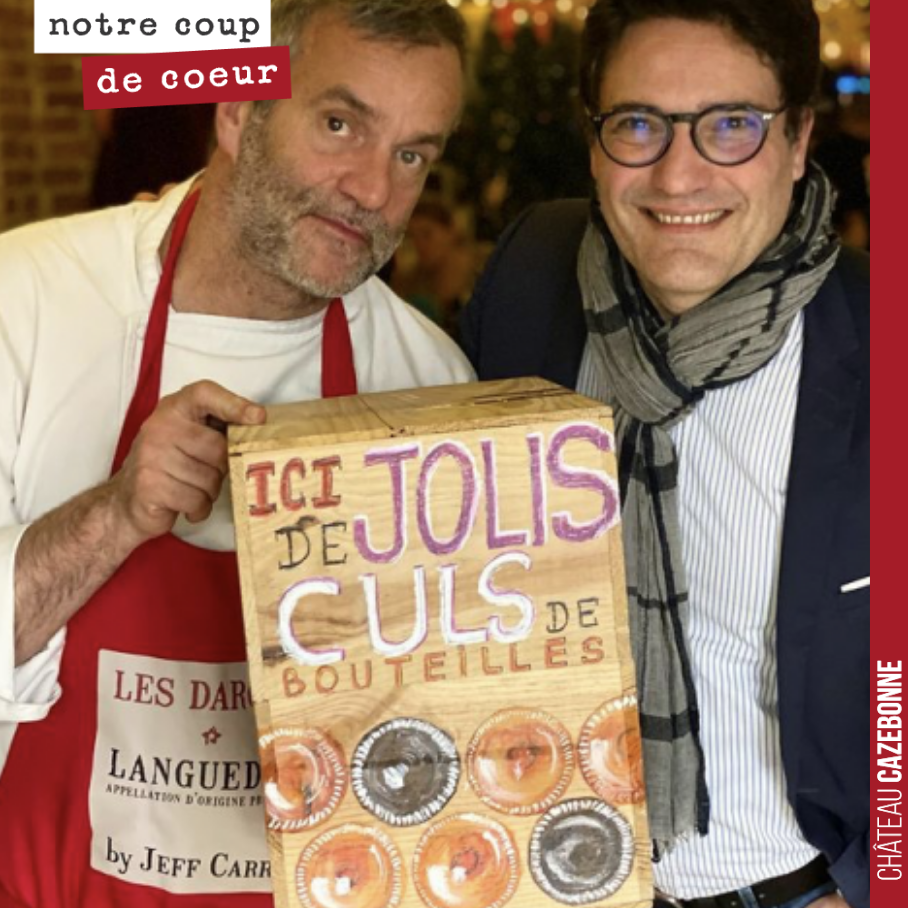 De jolis culs… de bouteille.
Il paraît que c’est un hommage à Cazebonne de la part de l’artiste Pascal Drai !
On reconnaît bien en tout cas la forme de la bouteille bordelaise.
Merci l’artiste !