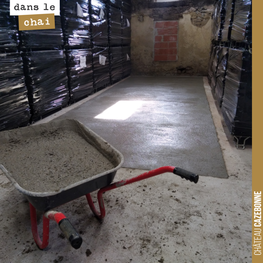 Petits travaux cette semaine dans le chai pour pouvoir accueillir quelques box palette de plus en prévision de la mise en bouteille de la semaine prochaine.