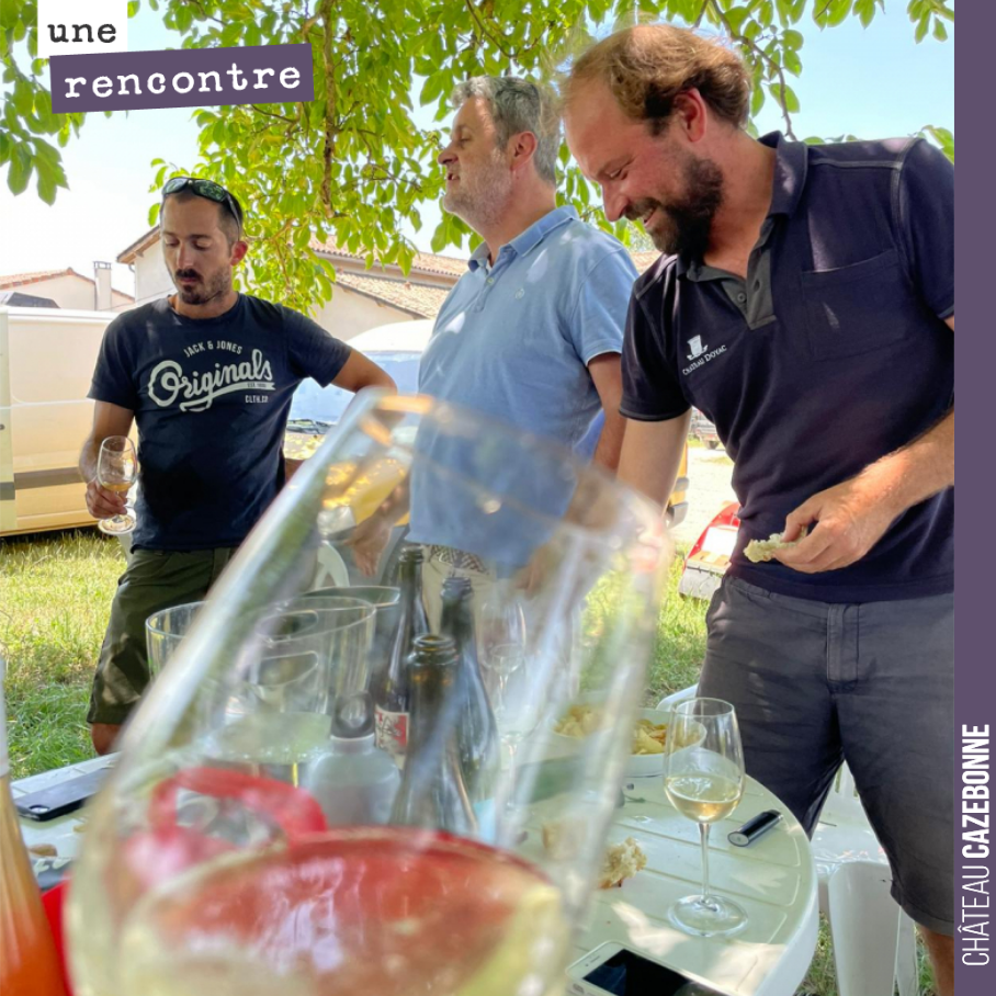 Mercredi, on a pris le temps.
Pris le temps avec l’équipe pour faire un petit barbecue et déguster au passage une douzaine de cuvées insolites, dont 6 Petnat. L’occasion d’étalonner notre Gaz’bonn...